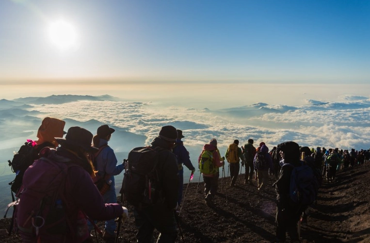 how long does it take to climb Mount Fuji